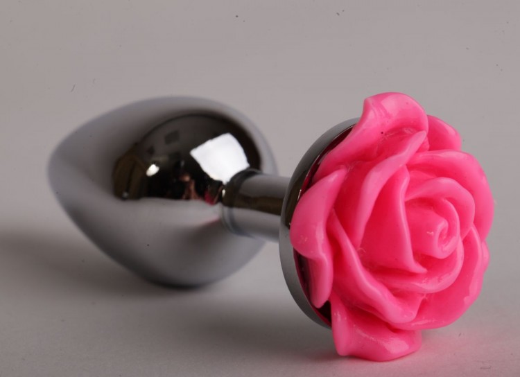 Серебристая анальная пробка с розовой розочкой - 9,5 см.