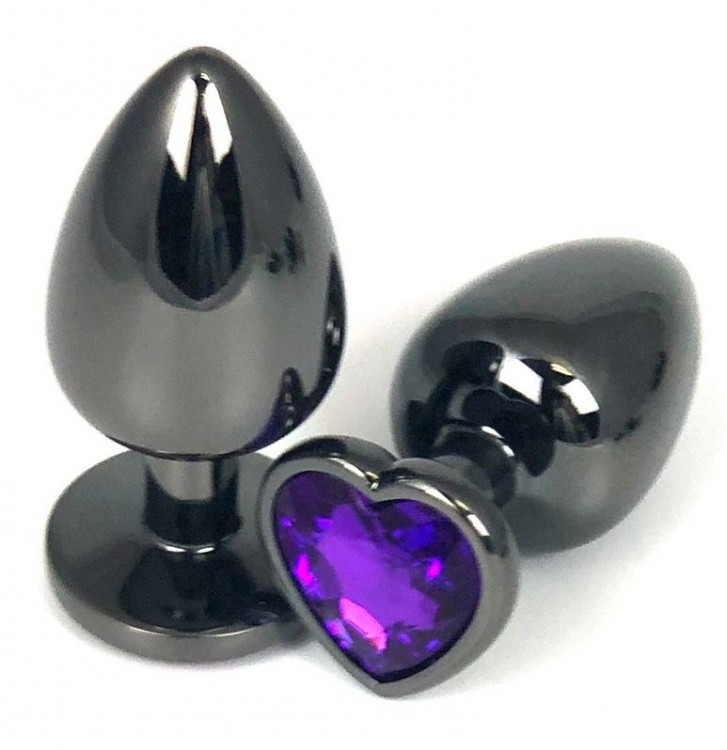 Черная металлическая анальная пробка с фиолетовым стразом-сердечком - 7,5 см.